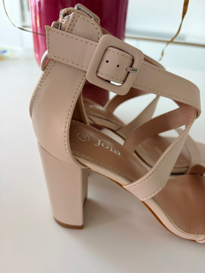 Sandalen in ecru kleur